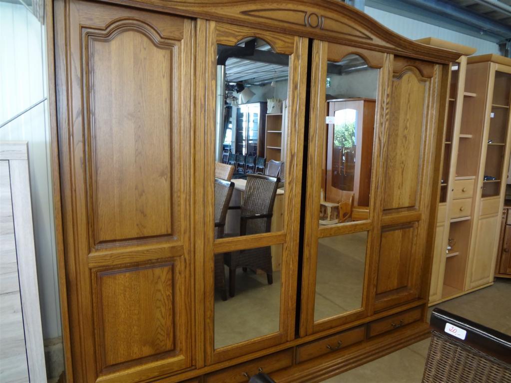 (18914), Kleiderschrank, 195,- €