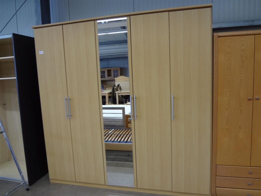 (19731) Kleiderschrank, 150,- €