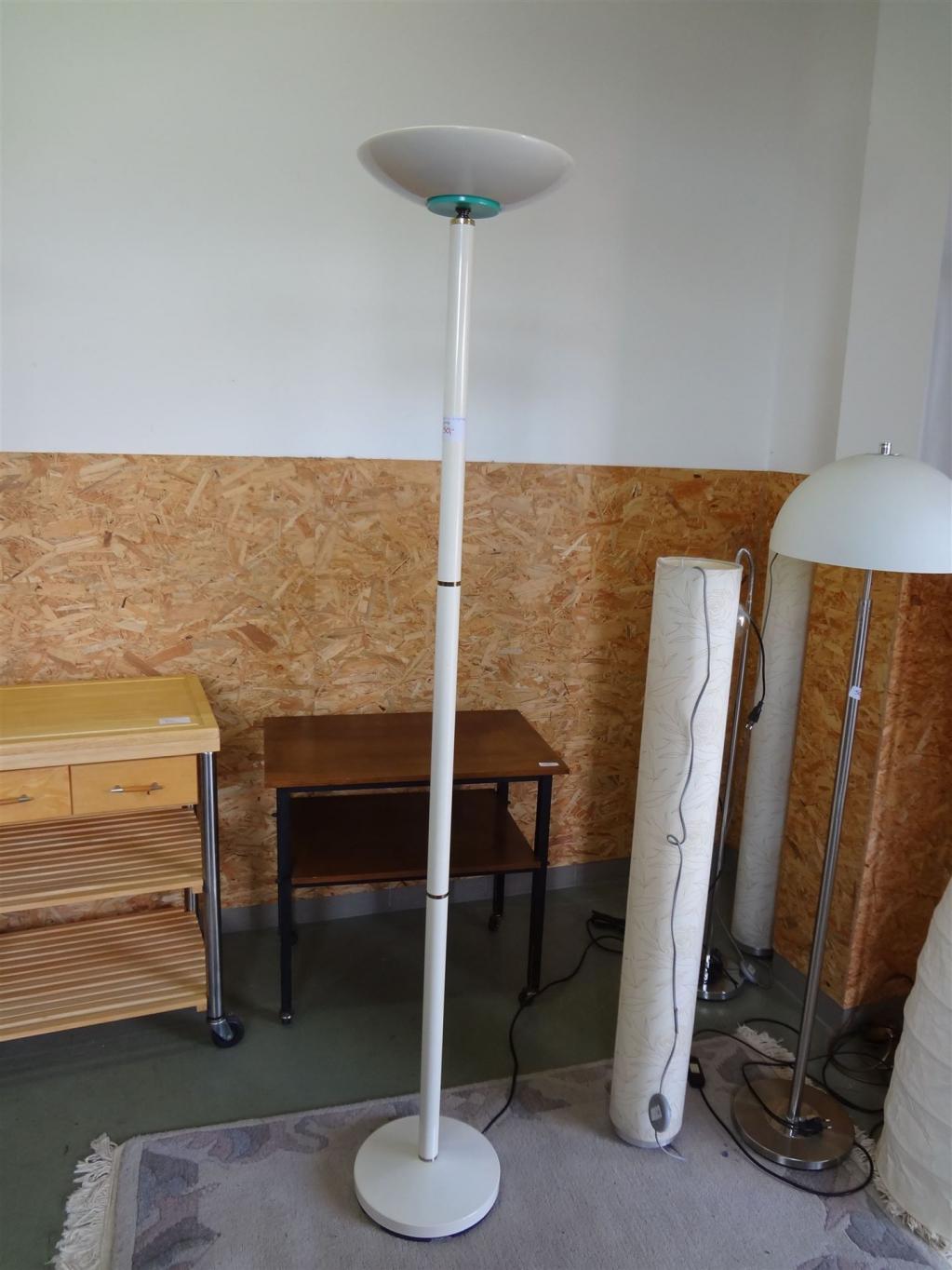 (19738) Stehlampe, 25,- €