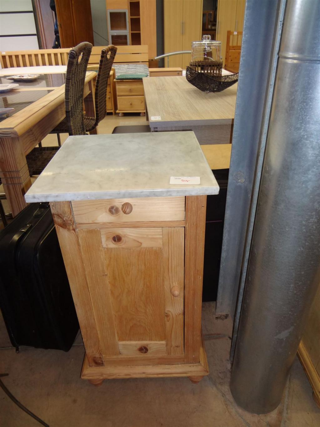 (19797) kleiner Schrank, 50,- €