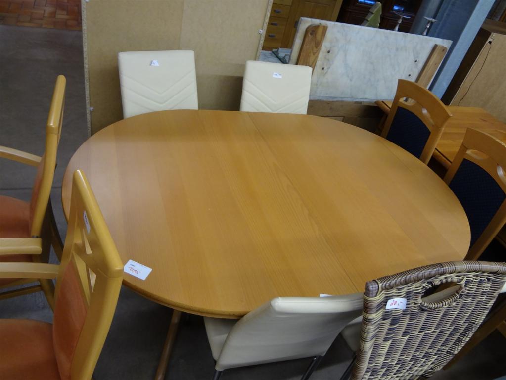 (19845) Esstisch oval, 120,- €