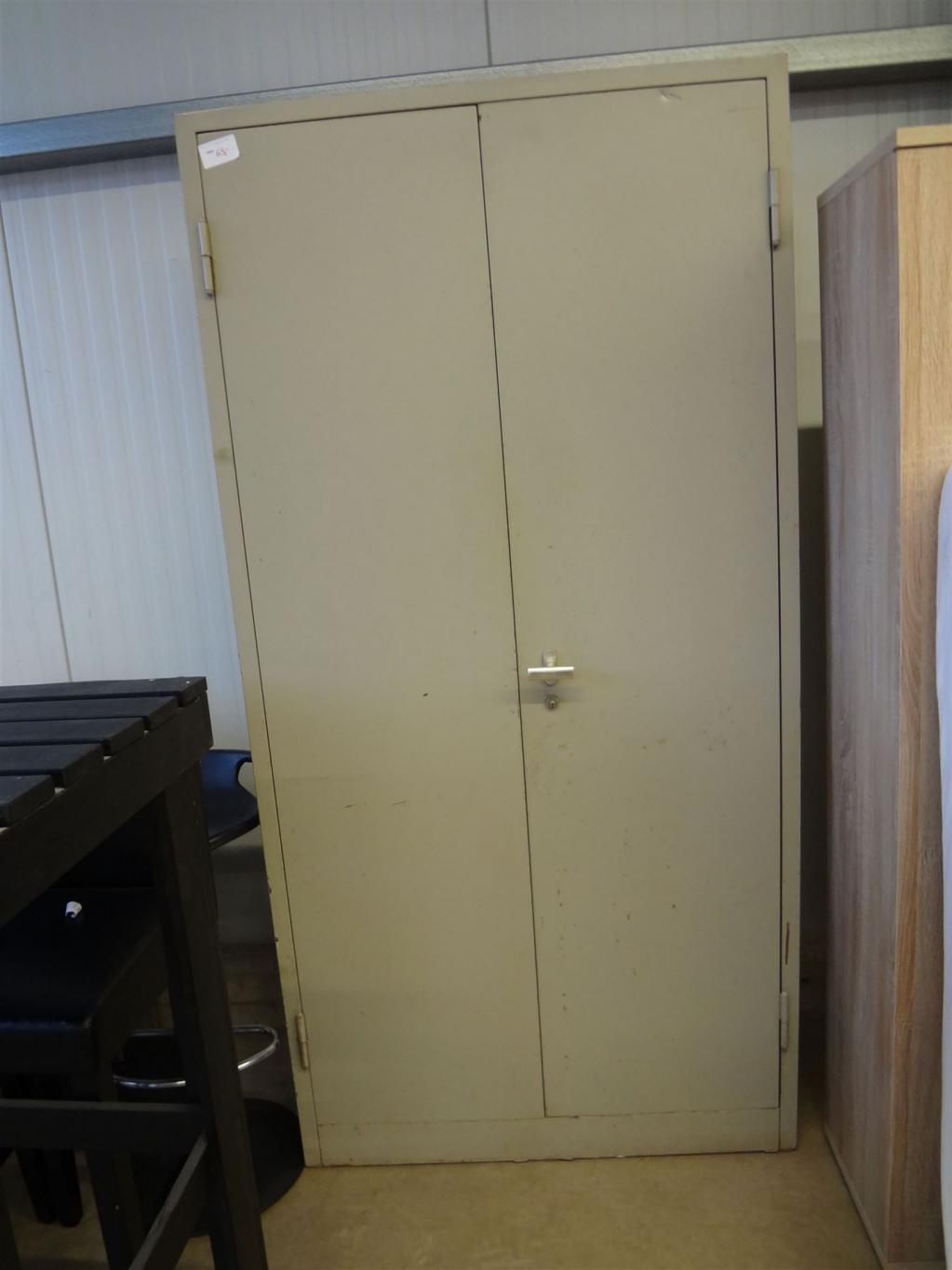 (19863) Metallschrank, 65,- €