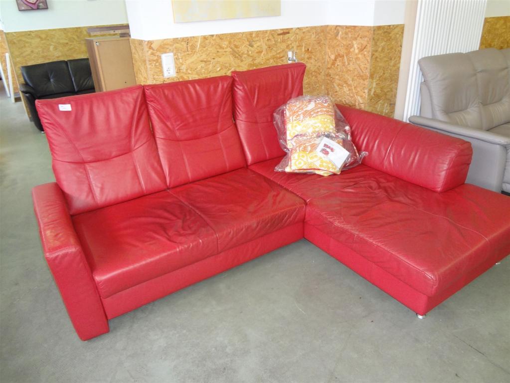 (19898) rote Ledercouch, 150,- €