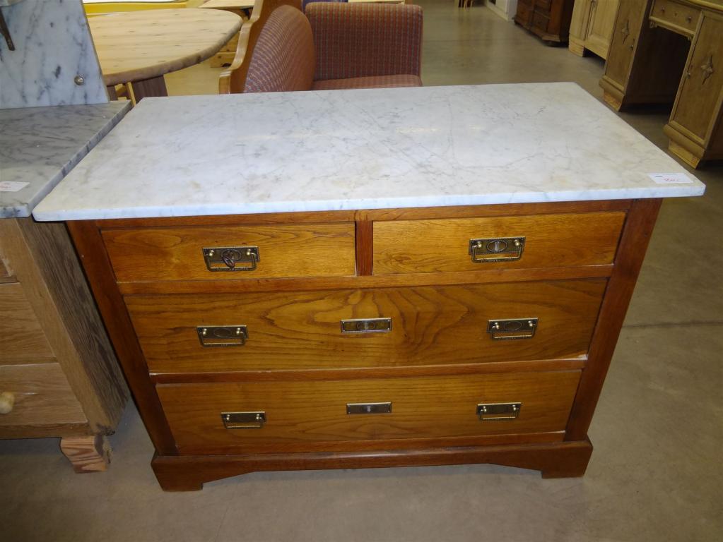 (19987) Kommode, 80,- €