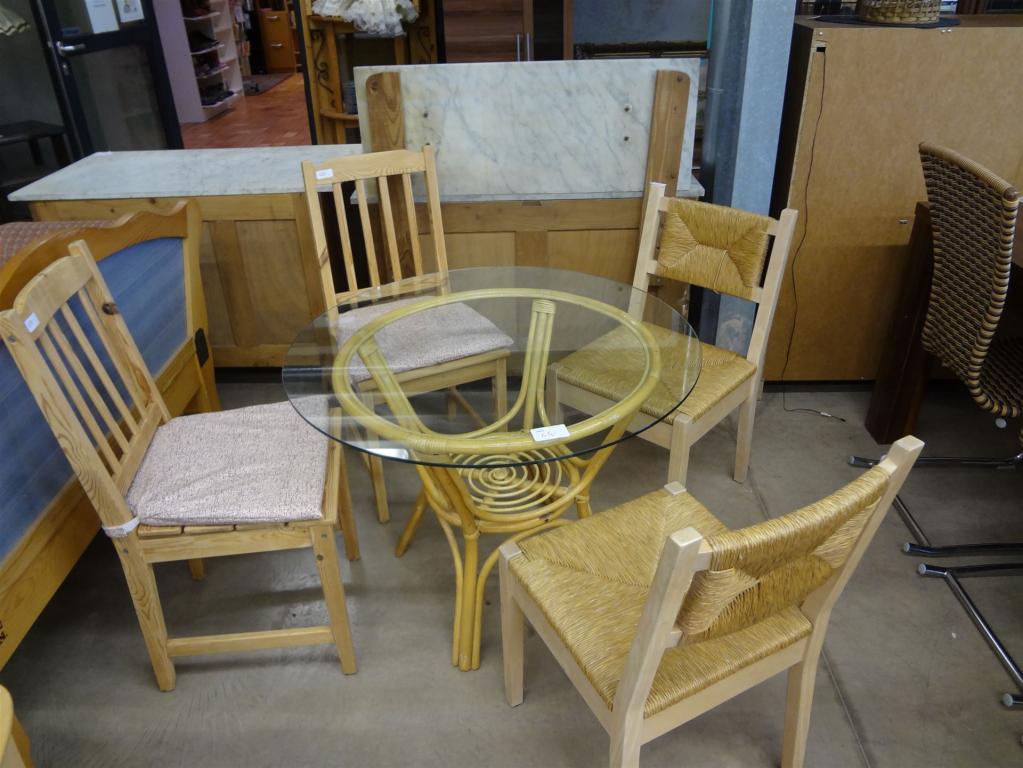 (20024) Tisch rund, 65,- €