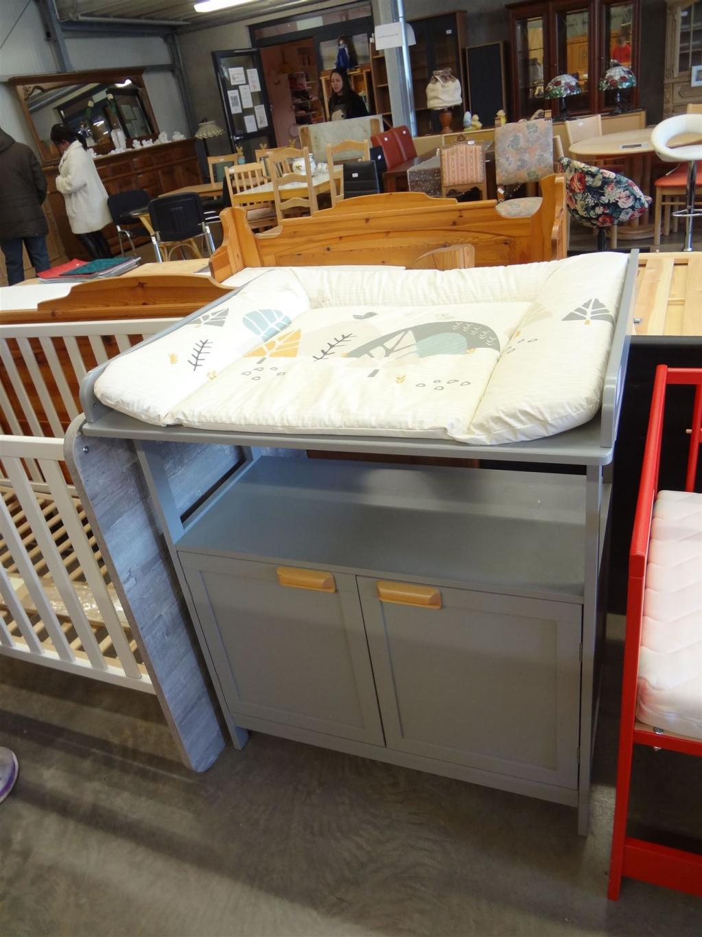 (20044) Wickelkommode, 80,- €