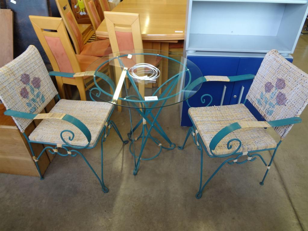 (20082) Tisch + Stühle, 70,- €