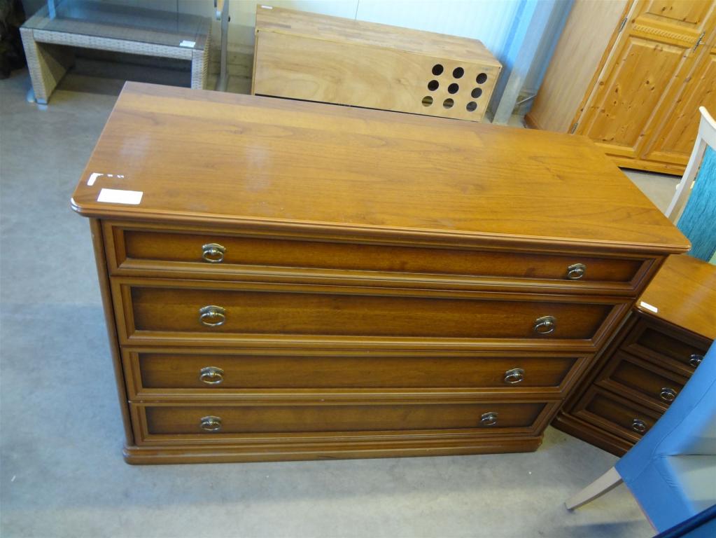 (20136) Kommode, 60,- €
