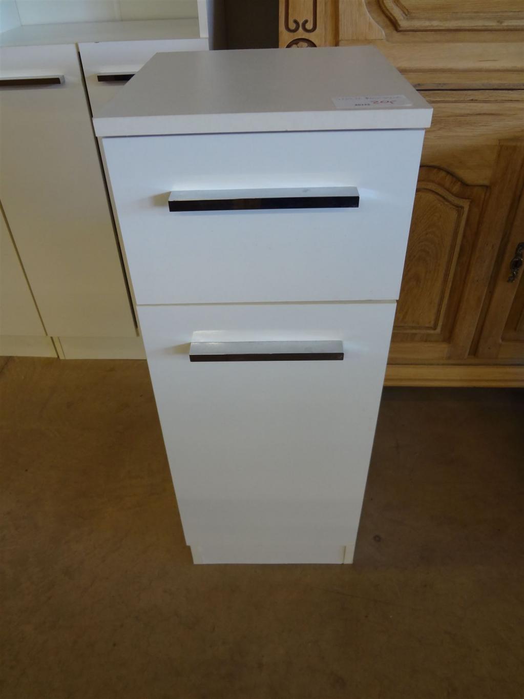 (20175) kleiner Schrank, 20,- €