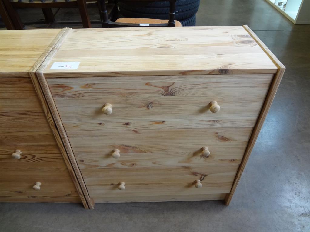 (20292) Kleine Kommode, 40,- €