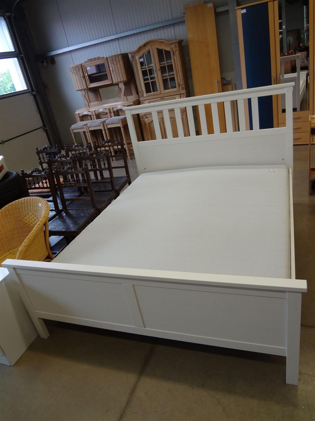 (20298) Bett weiß, 200,- €