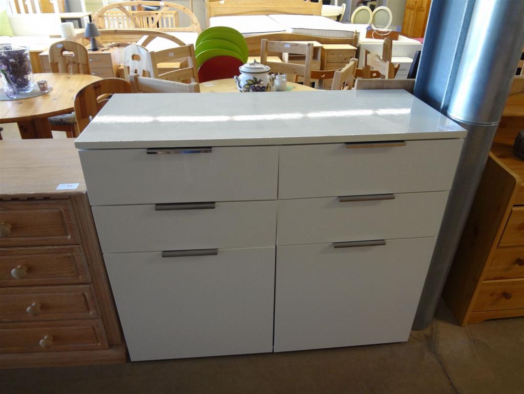 (20362) Kommode, 75,- €