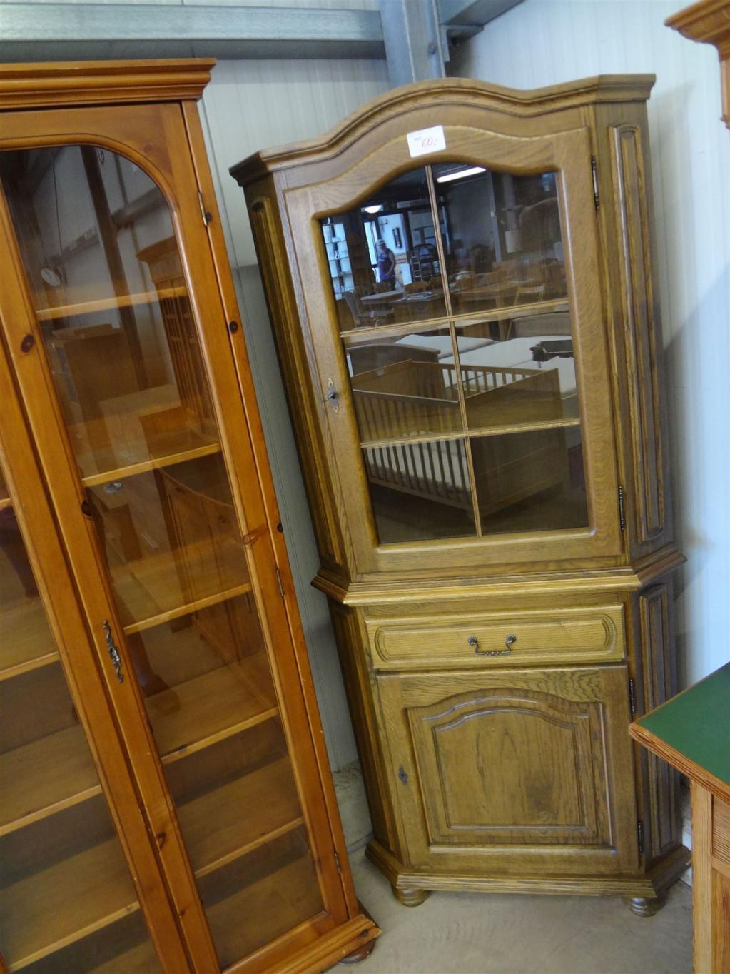 (20427) Eckvitrine, 60,- €