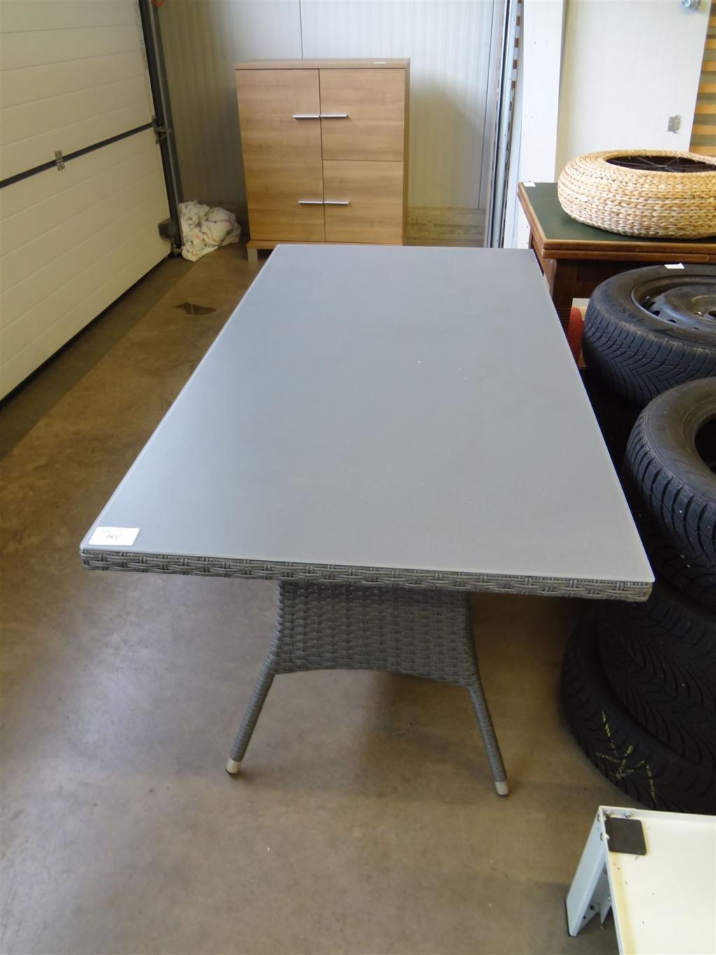 (20478) Tisch, 60,- €