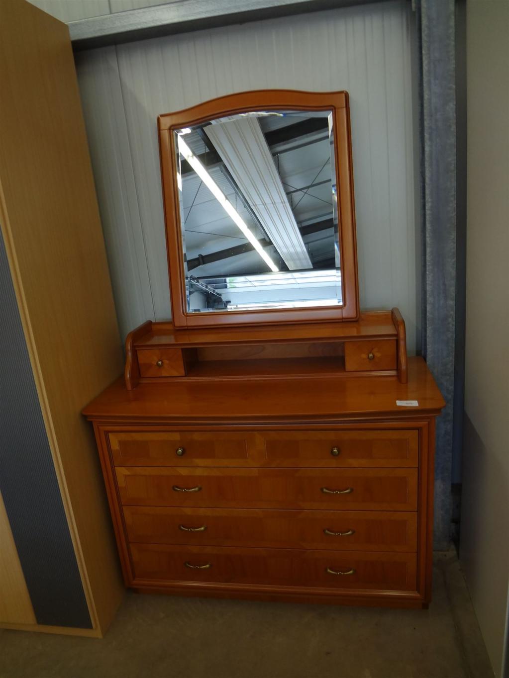 (20511) Kommode, 90,- €