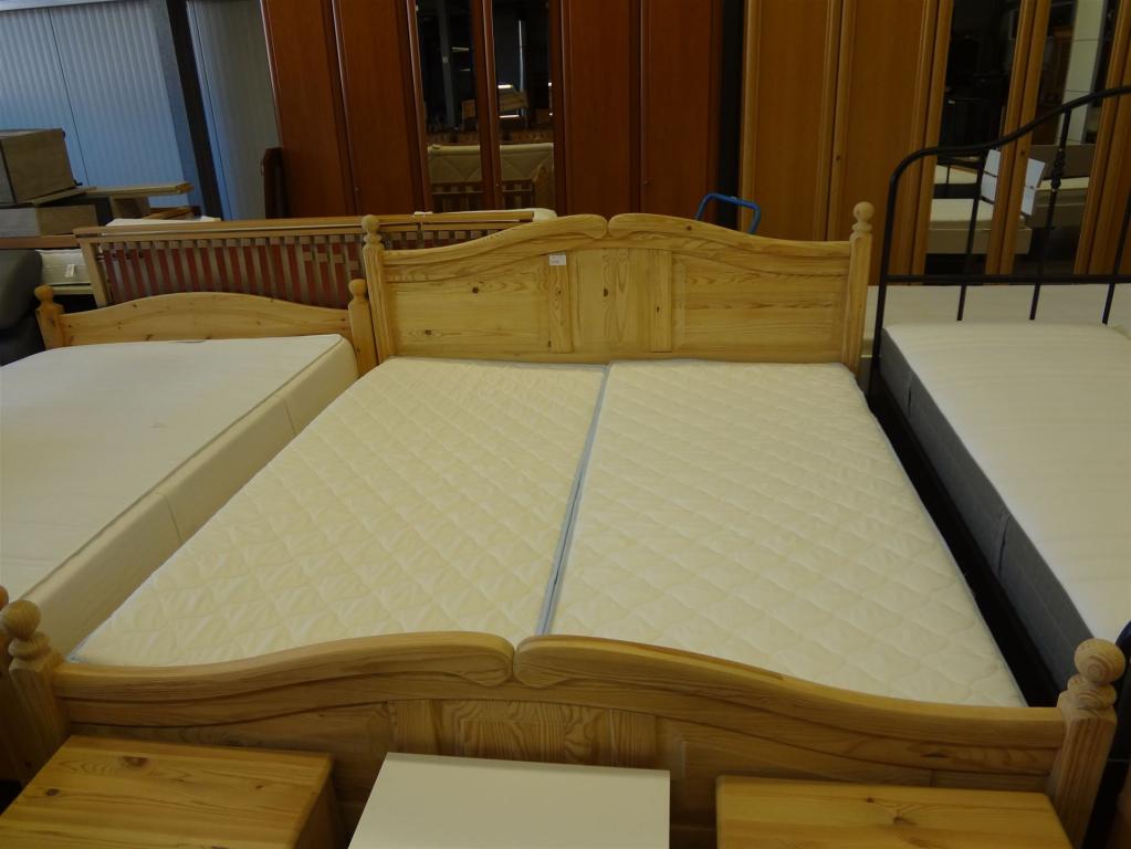 (20519) Doppelbett, 200,- €