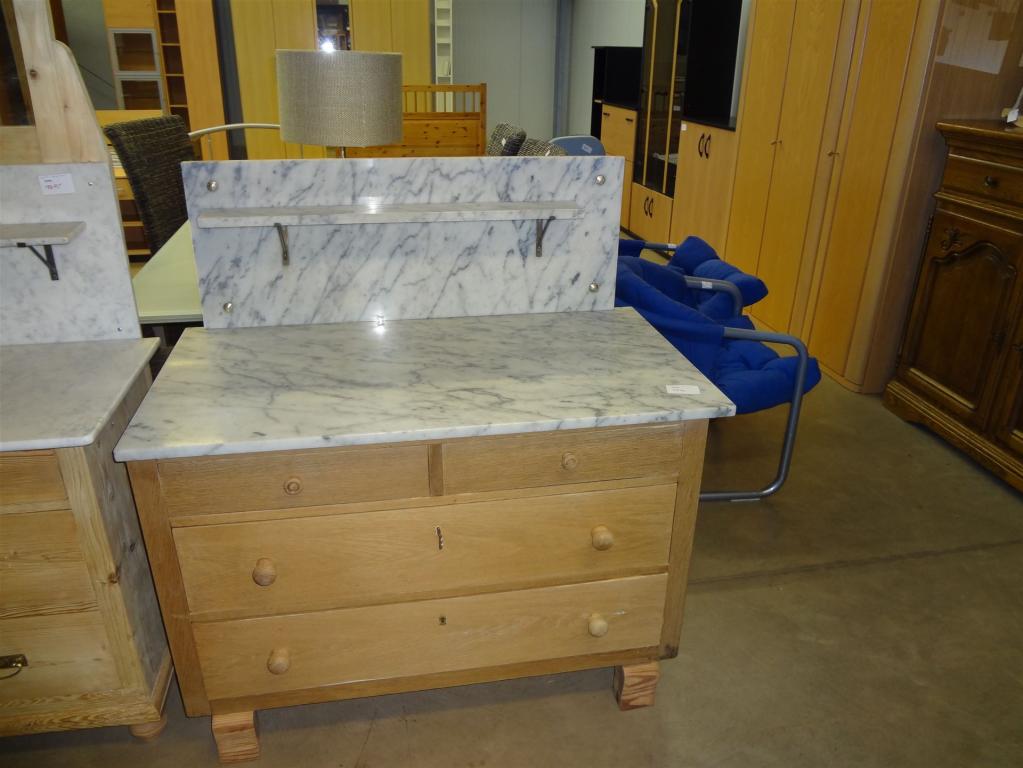 (19796) Kommode, 80,- €