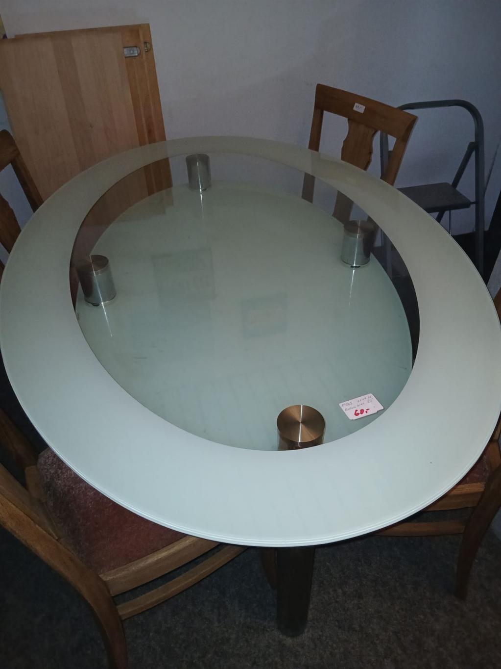 (08W) Glastisch, 60,- €