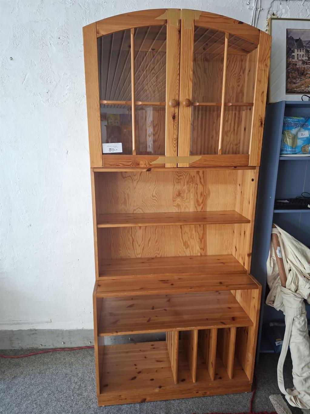 (W94) Vitrinenregal, 80,- €