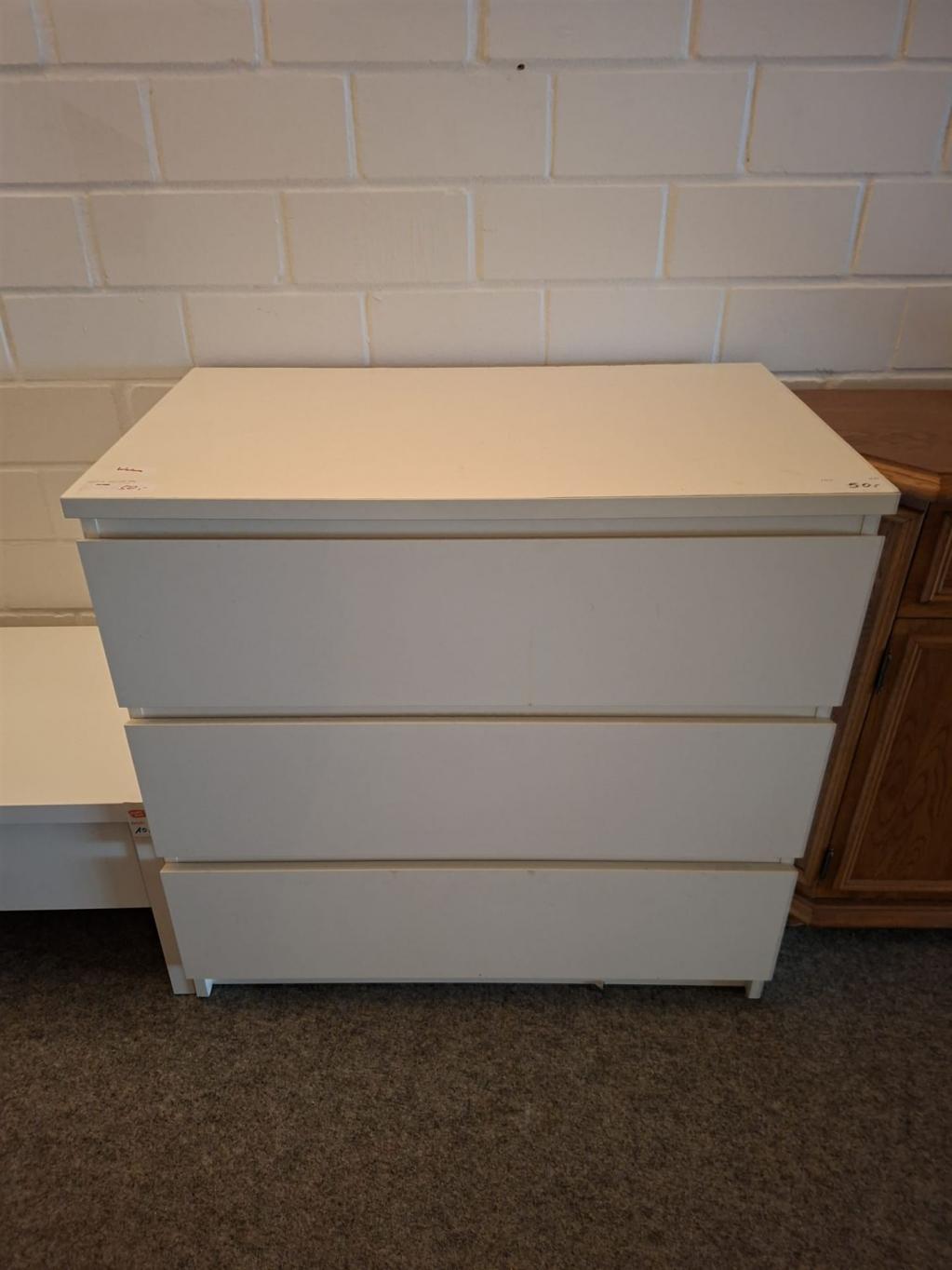 (W99) Kommode, 50,- €