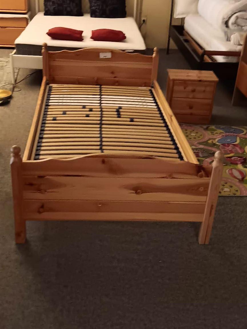 (W104) Einzelbett, 100,- €