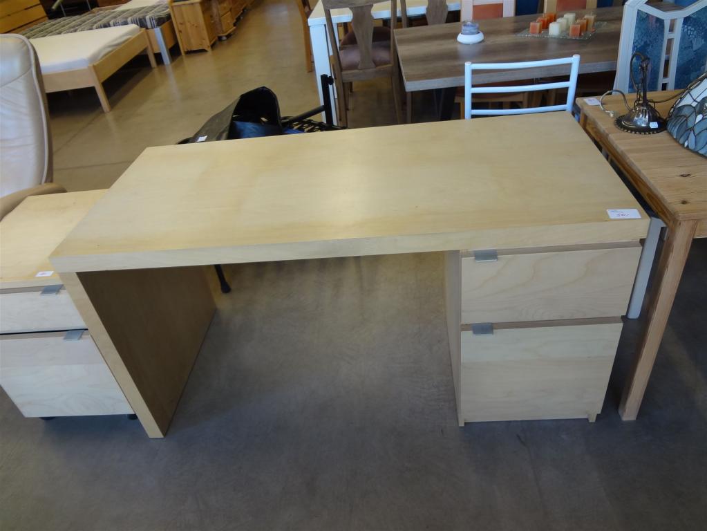 (W40) Schreibtisch, 50,- €