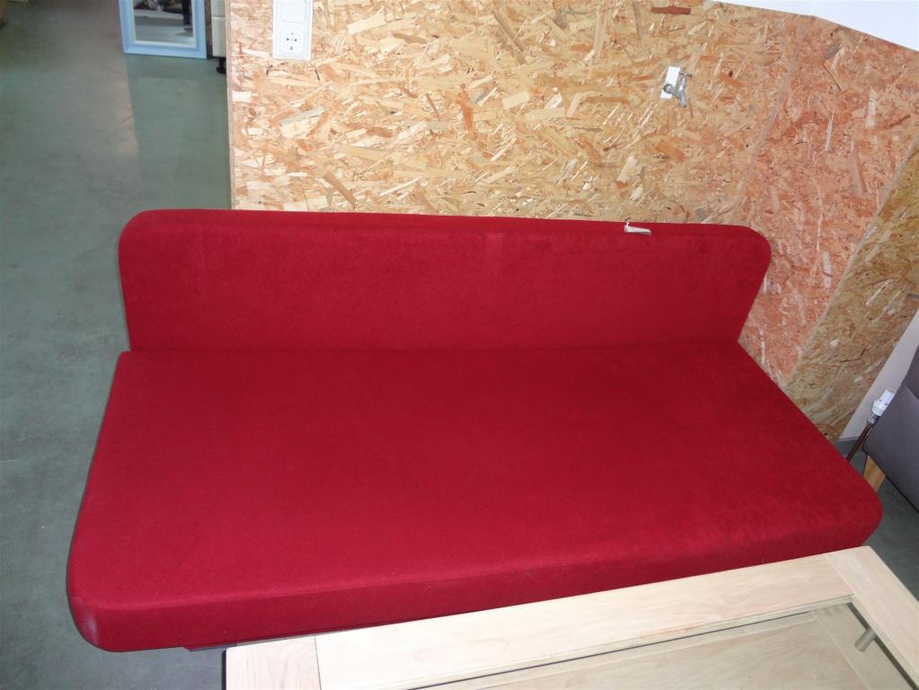 (W36) Schlafcouch rot, 90,- €
