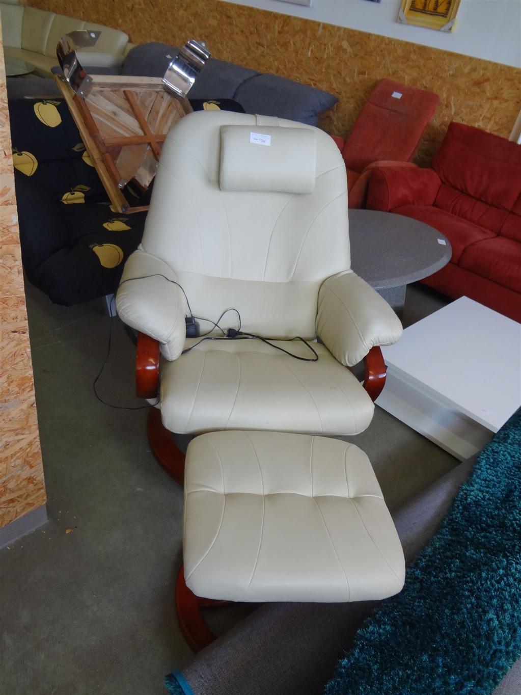 (W74) Sessel mit Hocker, 120,- €